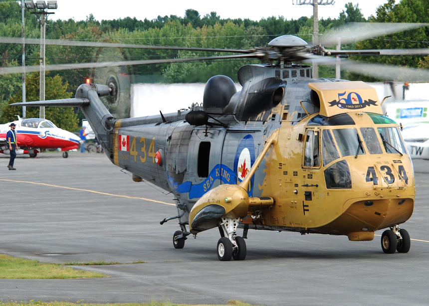 L’hélicoptère Sikorsky CH-124 A Sea King souligne ses 50 ans de service avec ses belles couleurs! (Photo de Philippe Colin)
